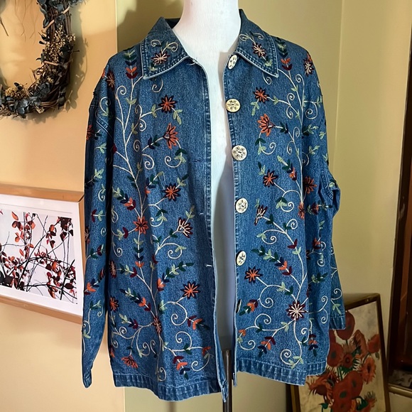 Vintage NEW DIRECTIONS Size 2X Floral Embroidered Denim Carved Buttons Front - Picture 2 of 12